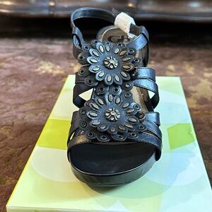 New- Never Worn: Gianni Bini Be Free Wedge
